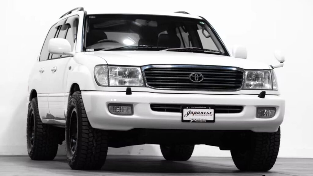 Toyota Land Cruiser 4.2TD Launched – 4200cc Turbo Diesel Engine, 381HP Power & 4×4 Off-Road Legend, Book Now!